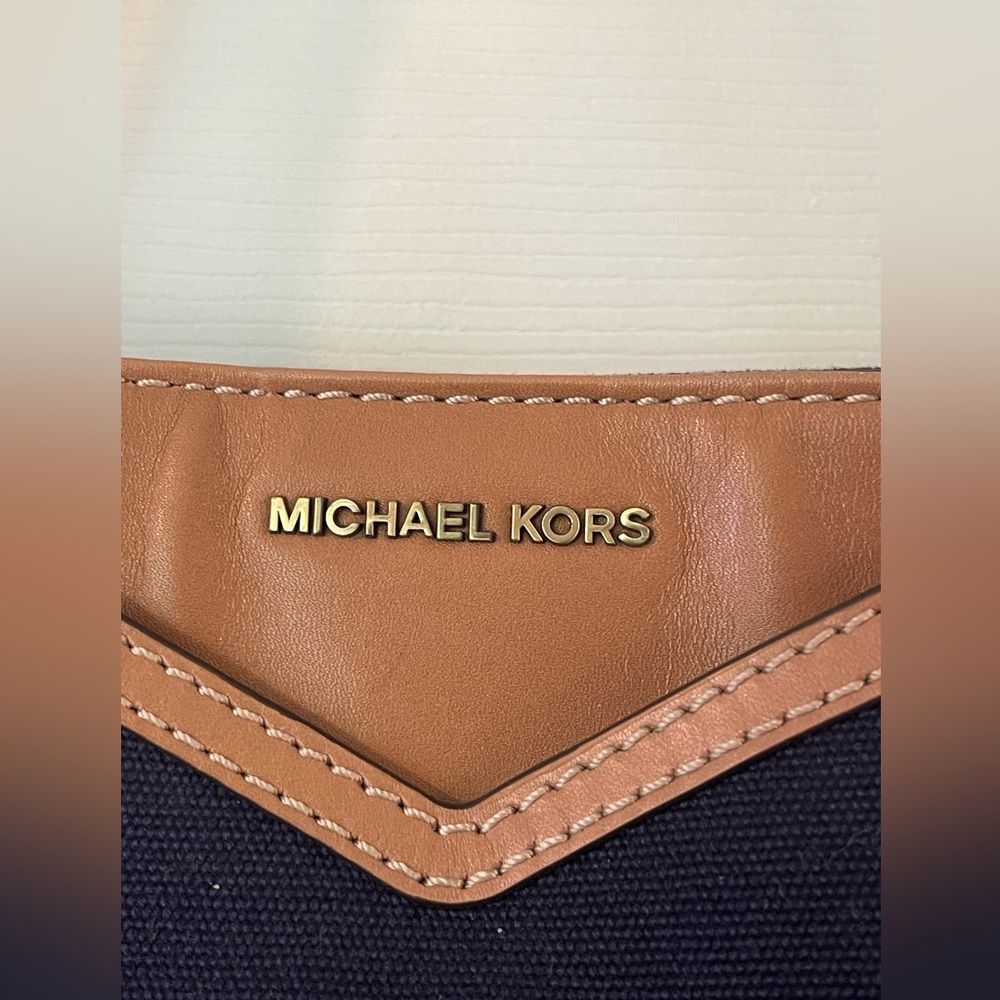 Michael Kors Raven Pocket Shoulder Tote - Picture 2 of 10